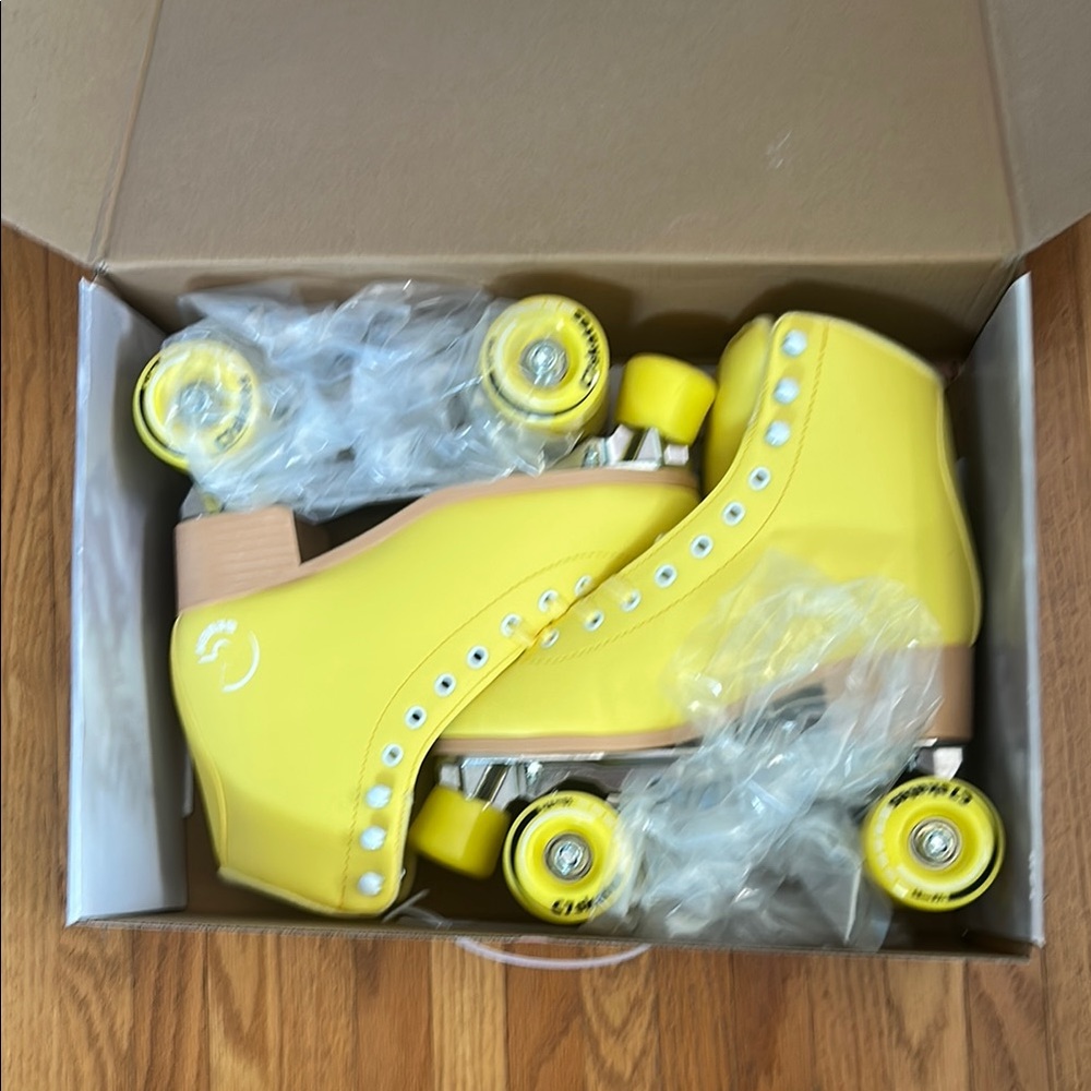 NWT Roller Skates